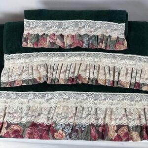 Vintage Jillian Rose Collection Green Floral Lace Ruffle Trimmed Towel Set 3 Pcs